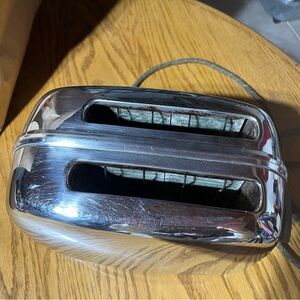 Sleek Chrome Dual-Slot Toaster